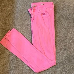 Pink frayed skinny jean